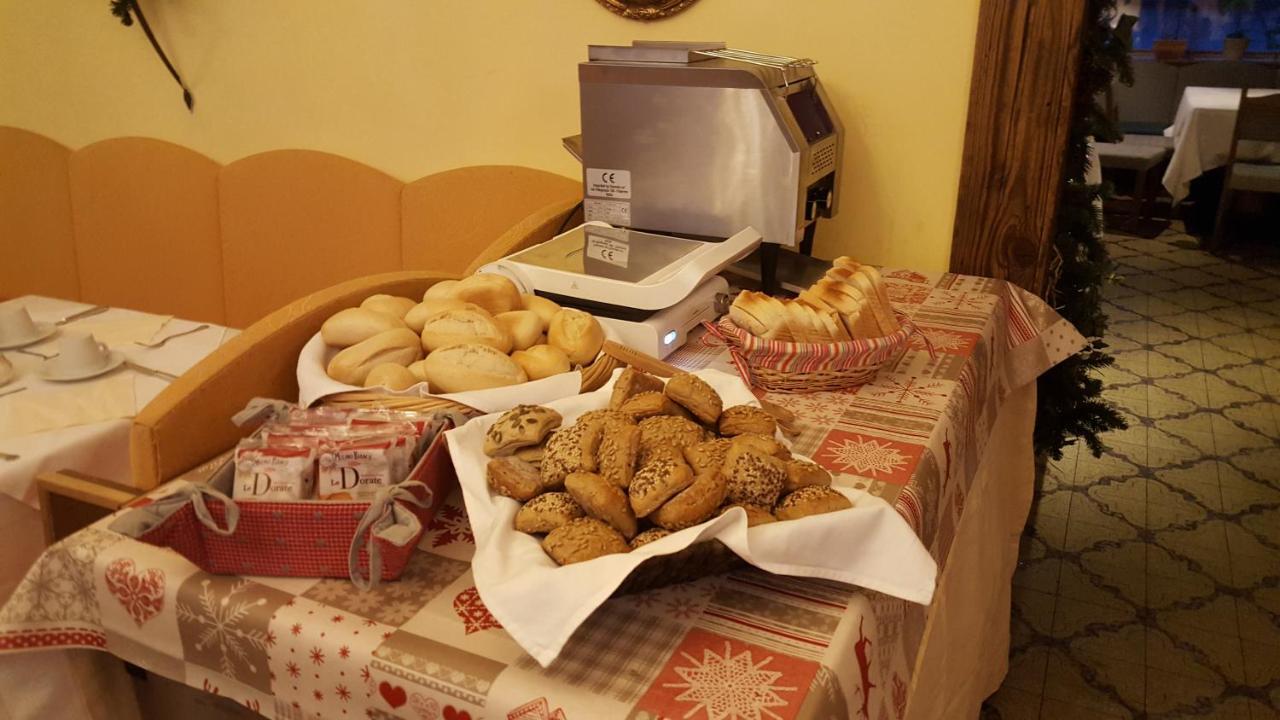 Hotel Sextnerhof Sesto Fiorentino Zimmer foto